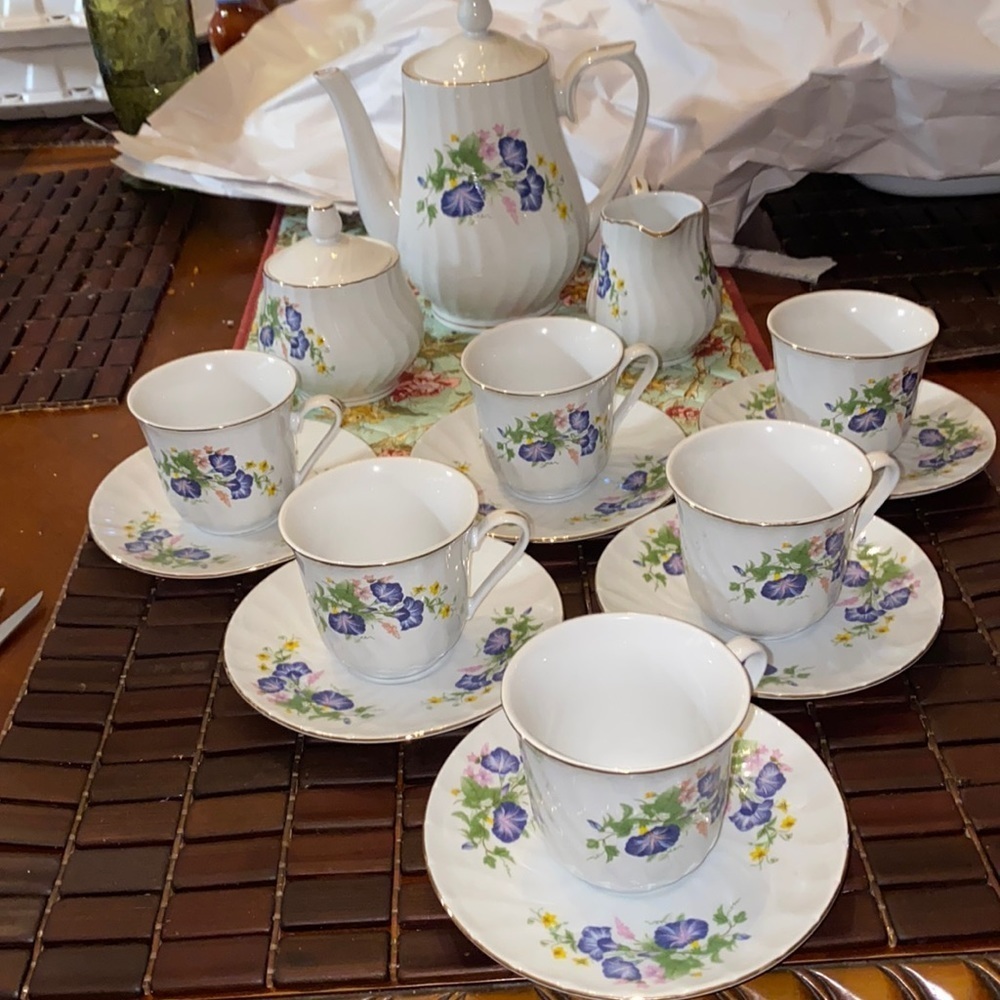 Vintage Chinese Teapot with sugar and creamer and 6 cups with saucers